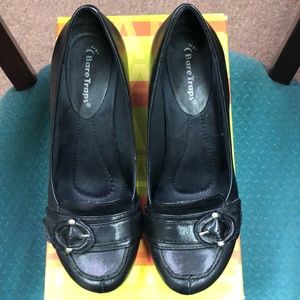 Bare traps shoes black Size 7.5 M